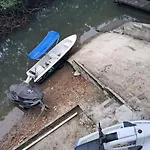 Apartamento Em Barra De Guaratiba De Frente P A Estrada, Proximo Da Praia