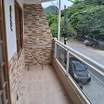 Apartamento Em Barra De Guaratiba De Frente P A Estrada, Proximo Da Praia